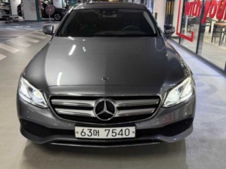벤츠 E300 4MATIC 아방가르드 중고차 매물 사진