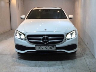 벤츠 E300 4MATIC 아방가르드 중고차 매물 사진